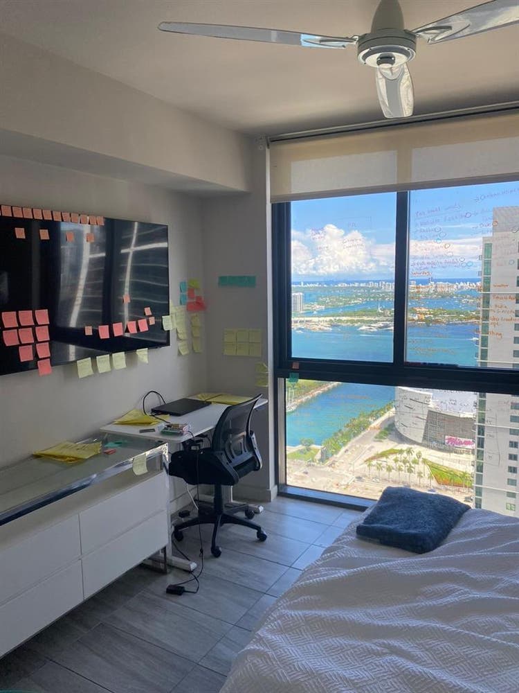 Room for rent in Miami Worldcenter