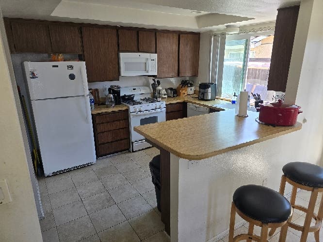 Room for rent in Huntington Beach