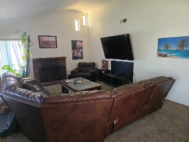 Room for rent in Huntington Beach