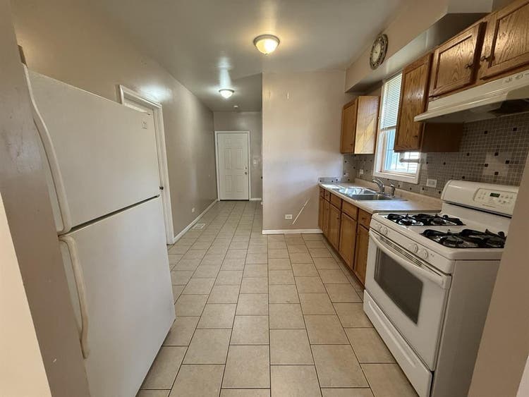 Room In Chicago Heights