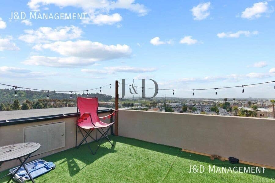 Townhome W/ Garage & Ocean Views