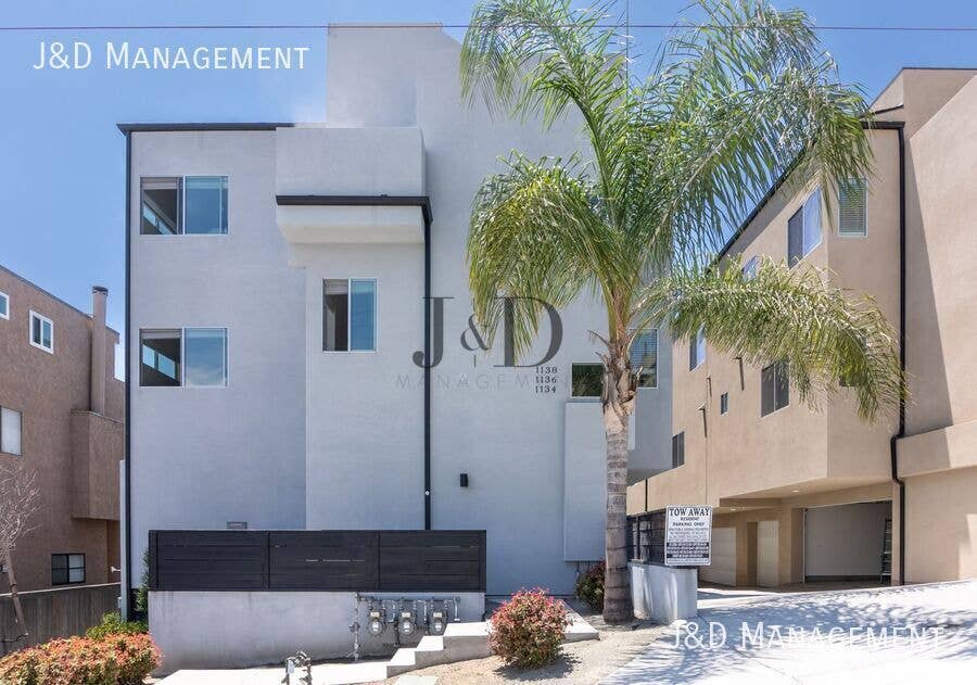 Townhome W/ Garage & Ocean Views