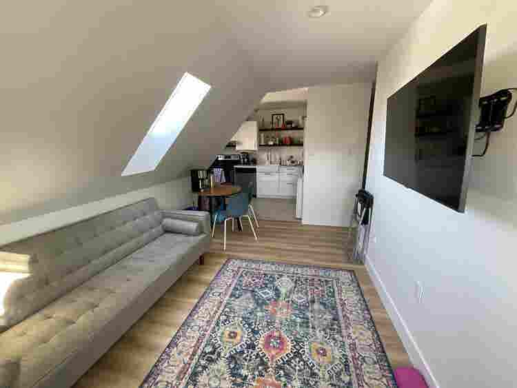 Single Room Sublet in 2 Bed Place!