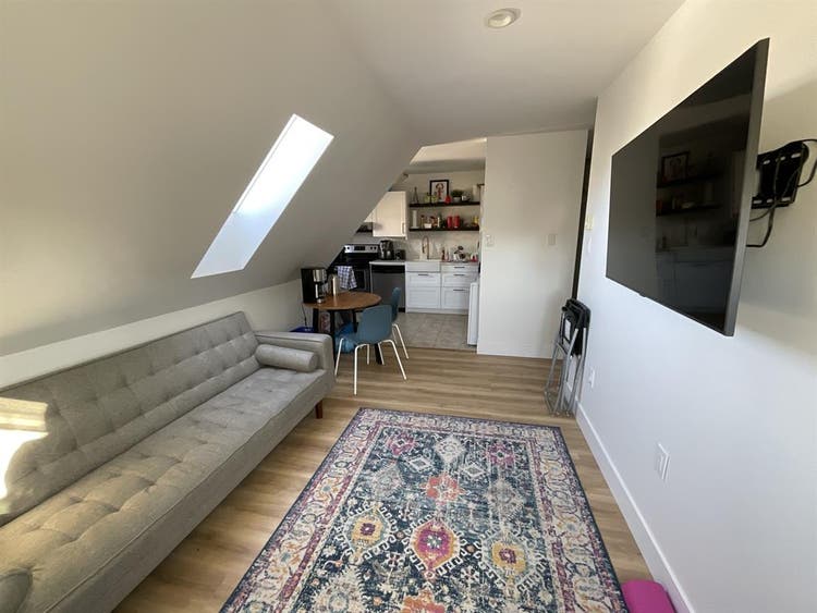 Single Room Sublet in 2 Bed Place!