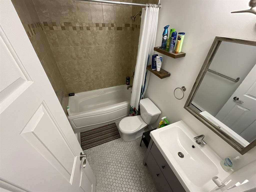 Single Room Sublet in 2 Bed Place!