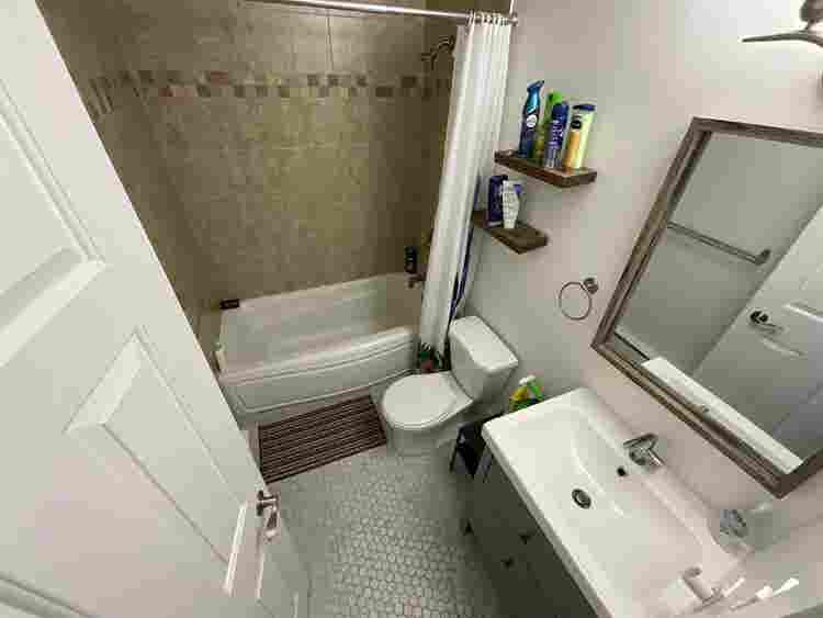 Single Room Sublet in 2 Bed Place!
