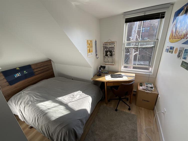 Single Room Sublet in 2 Bed Place!
