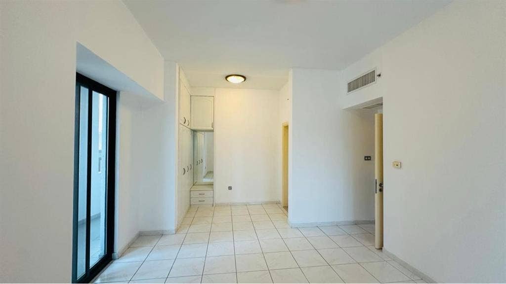 Private Room w/ Balcony, bills incl