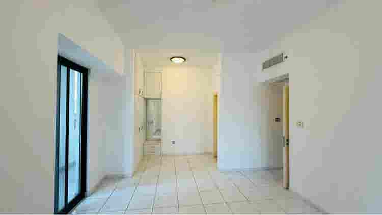 Private Room w/ Balcony, bills incl