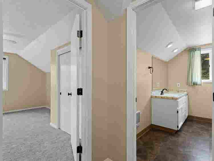 Entire Private Upstairs