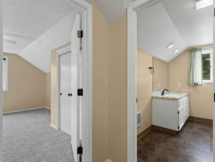 Entire Private Upstairs