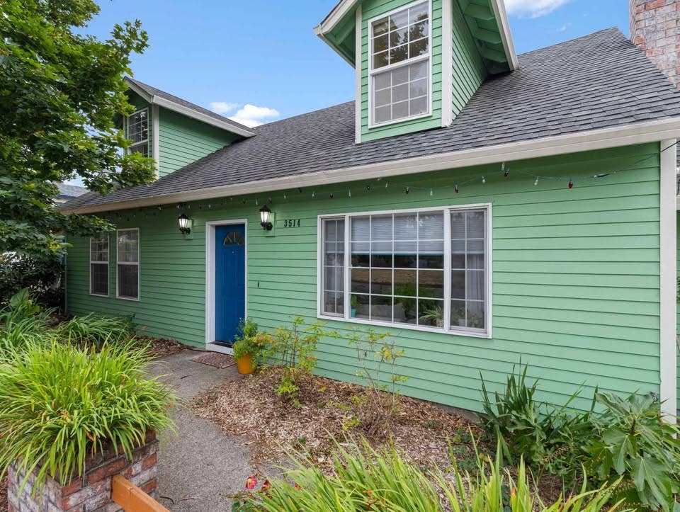 Entire Private Upstairs