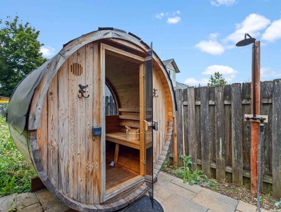 Entire Private Upstairs