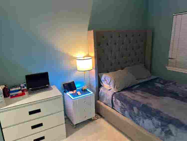 Find Roommate in Renton