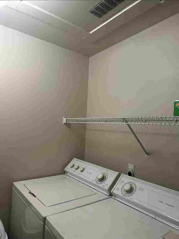 Find Roommate in Renton