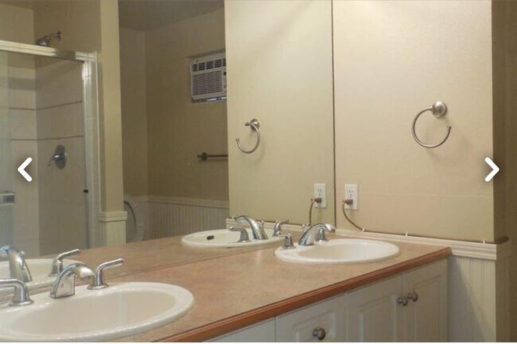 Find Roommate in Renton