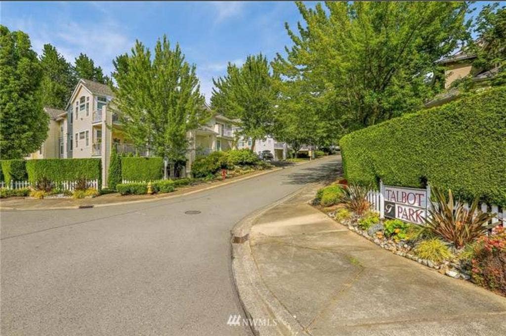 Find Roommate in Renton