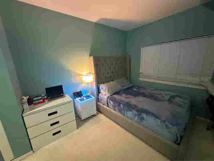 Find Roommate in Renton