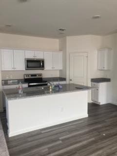 Looking for roomates in 77049
