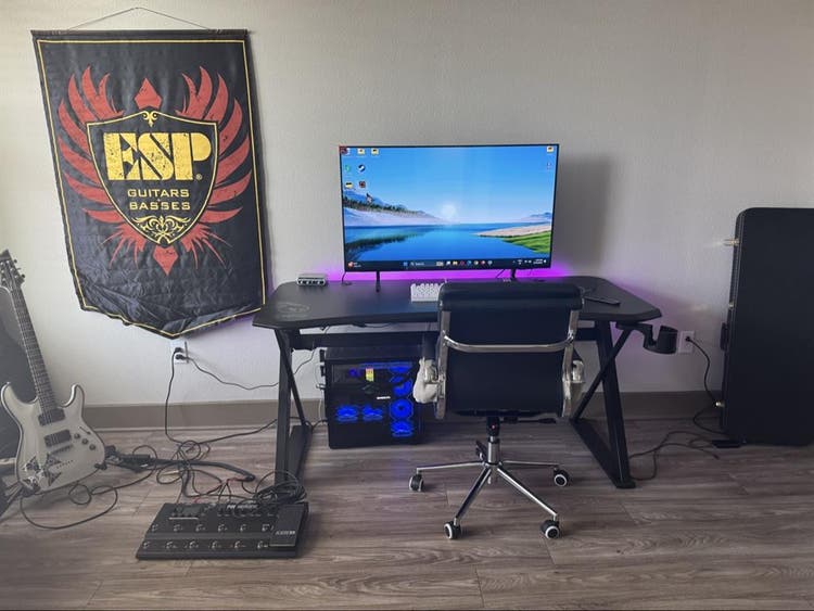 Looking for a female roommate