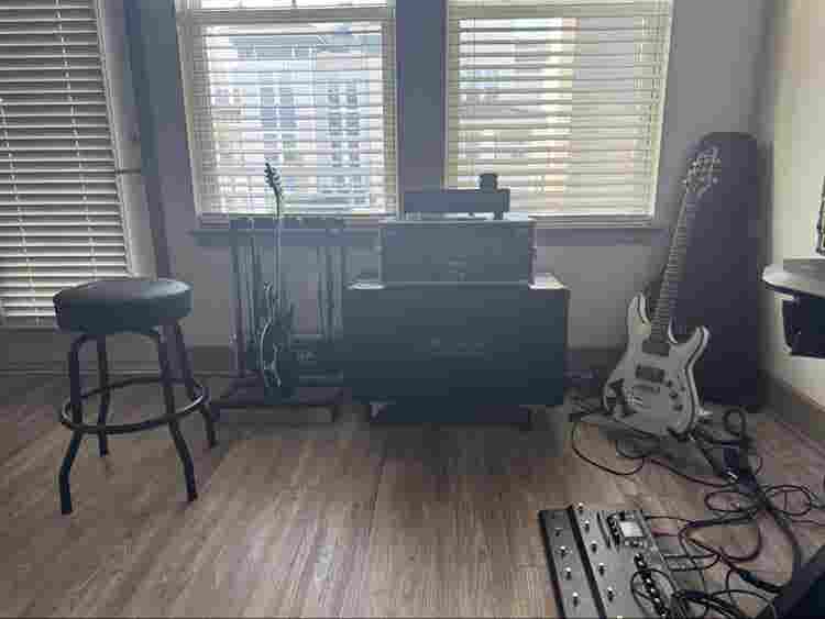 Looking for a female roommate
