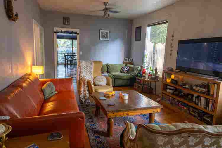 Room in cute house in Midtown