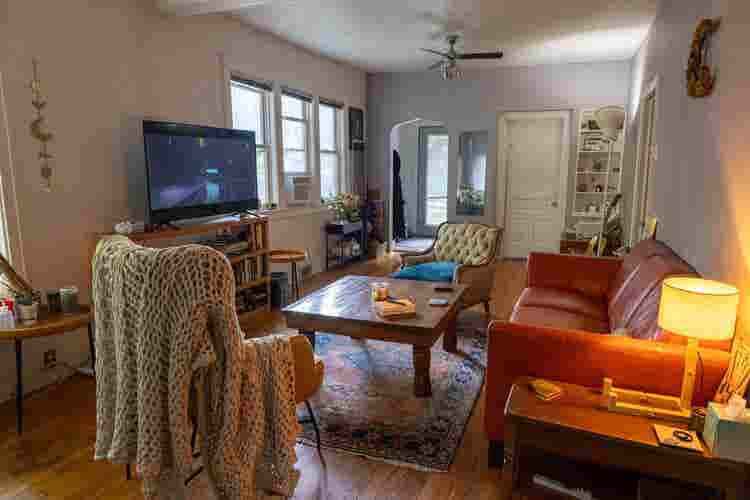Room in cute house in Midtown