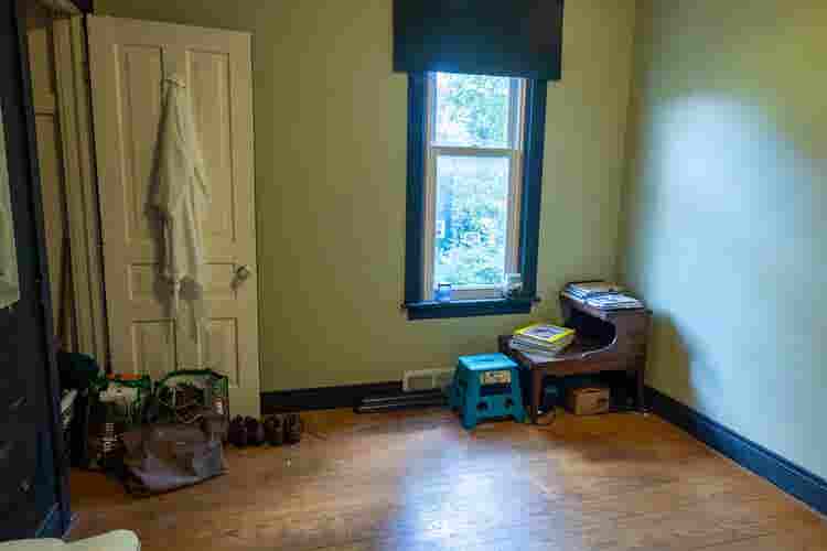 Room in cute house in Midtown
