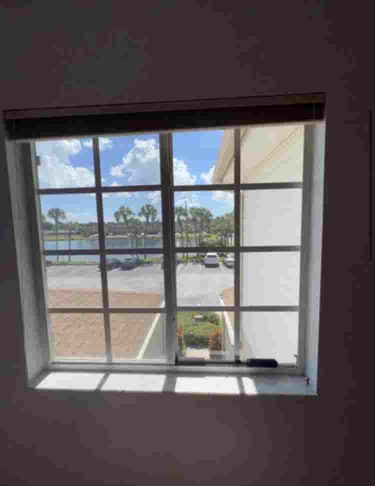 2 rooms available mid October