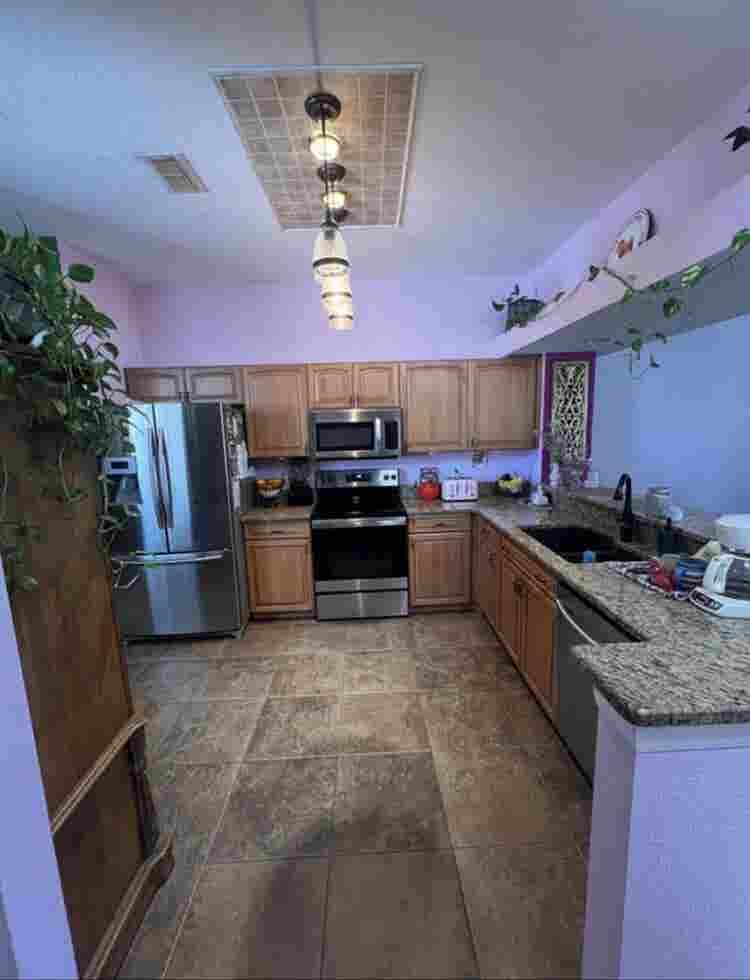 2 rooms available mid October