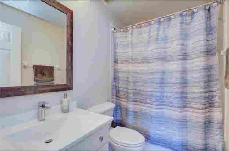 2 rooms available mid October