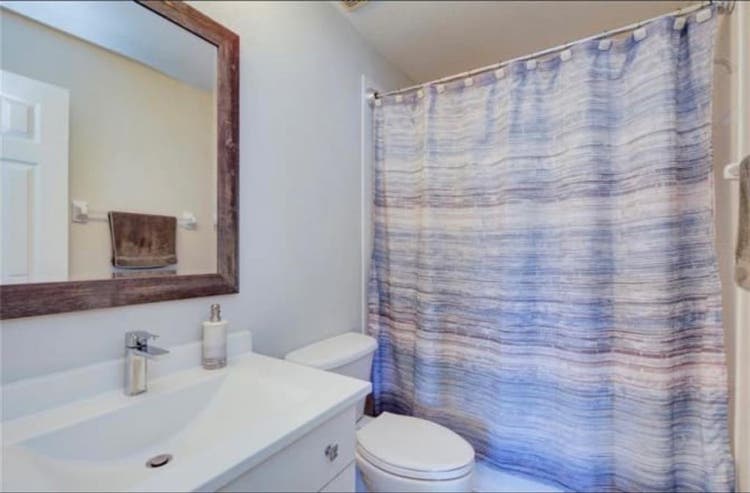2 rooms available mid October