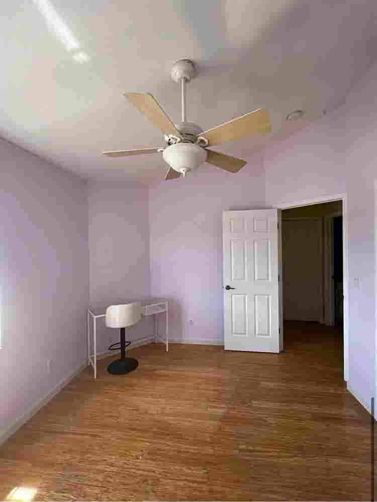2 rooms available mid October