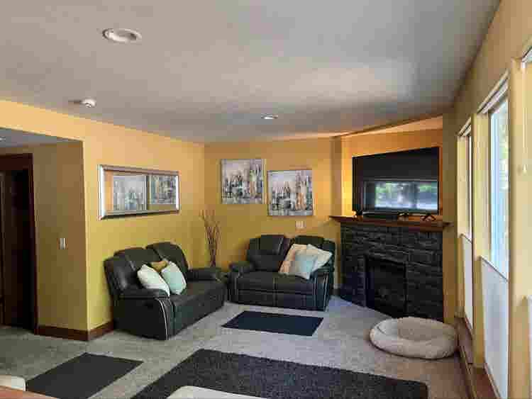 3 rooms for 3 single female renters