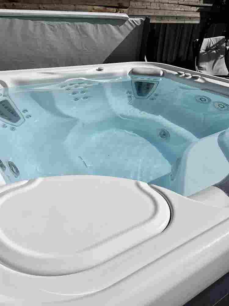 3 rooms for 3 single female renters