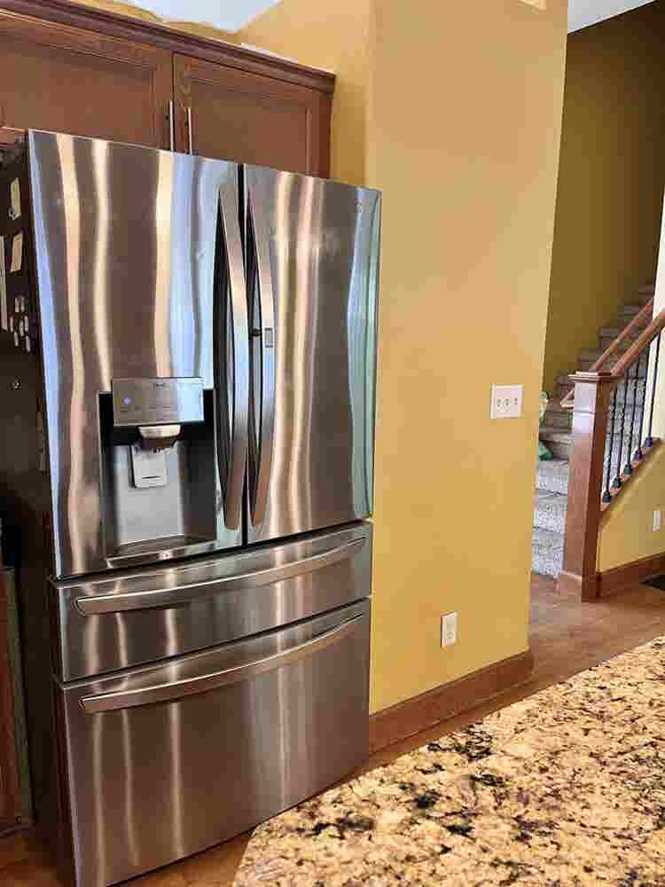 3 rooms for 3 single female renters