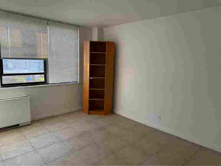 Bright BA corner apartment