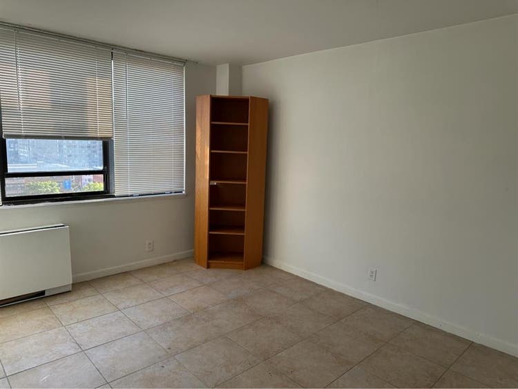 Bright BA corner apartment