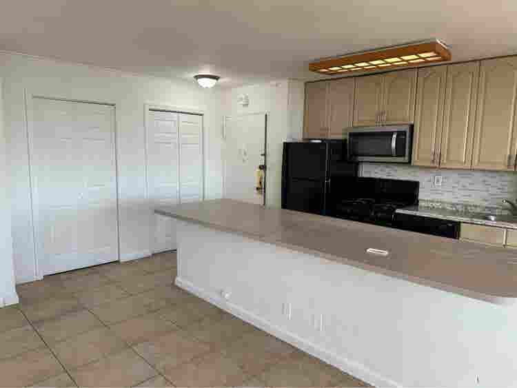 Bright BA corner apartment
