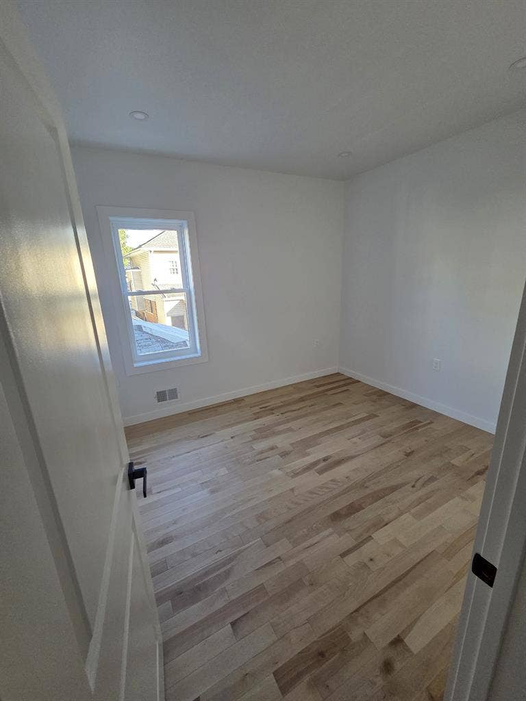 Bedroom to Share Common Area