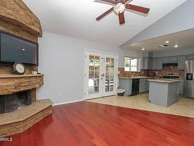 Roomates needed