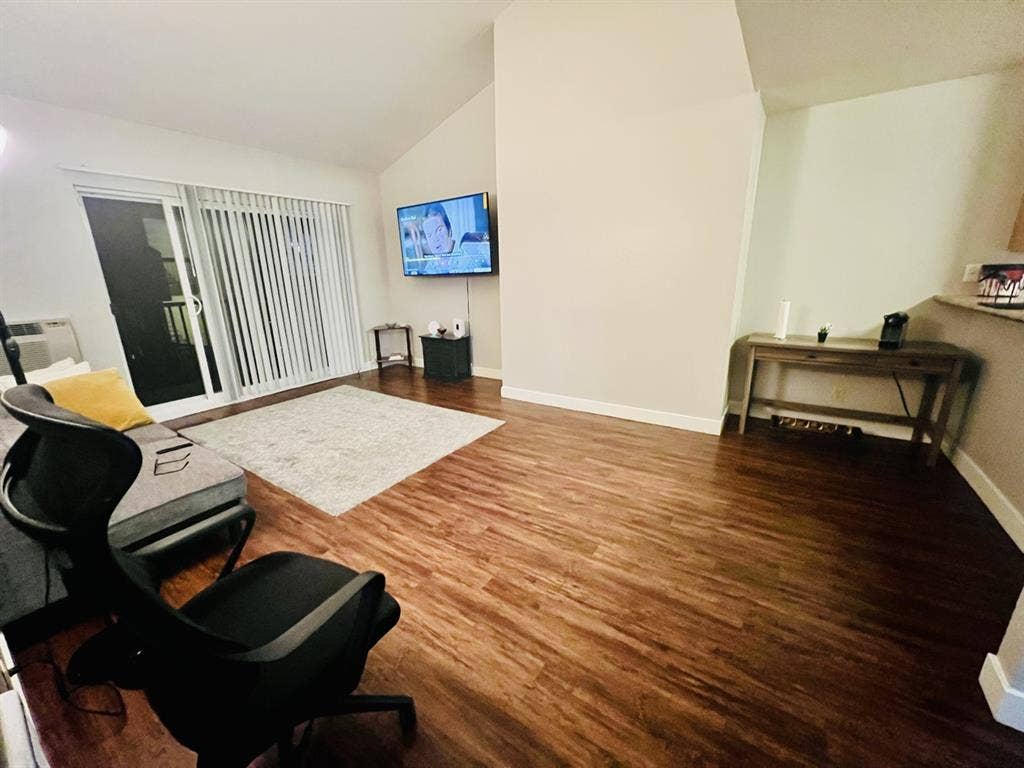 Se renta cuarto/ room for rent