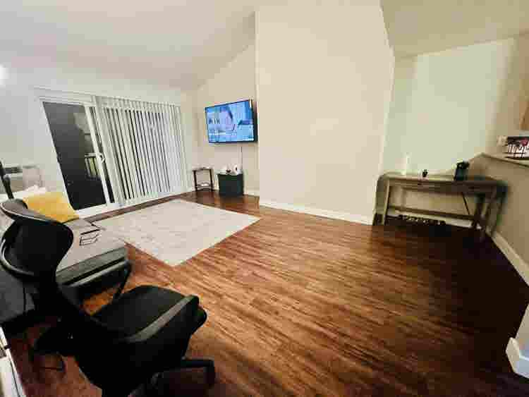 Se renta cuarto/ room for rent