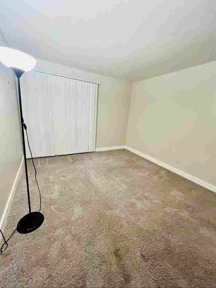 Se renta cuarto/ room for rent