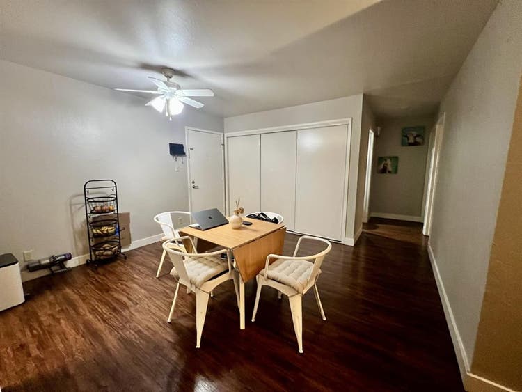 Se renta cuarto/ room for rent