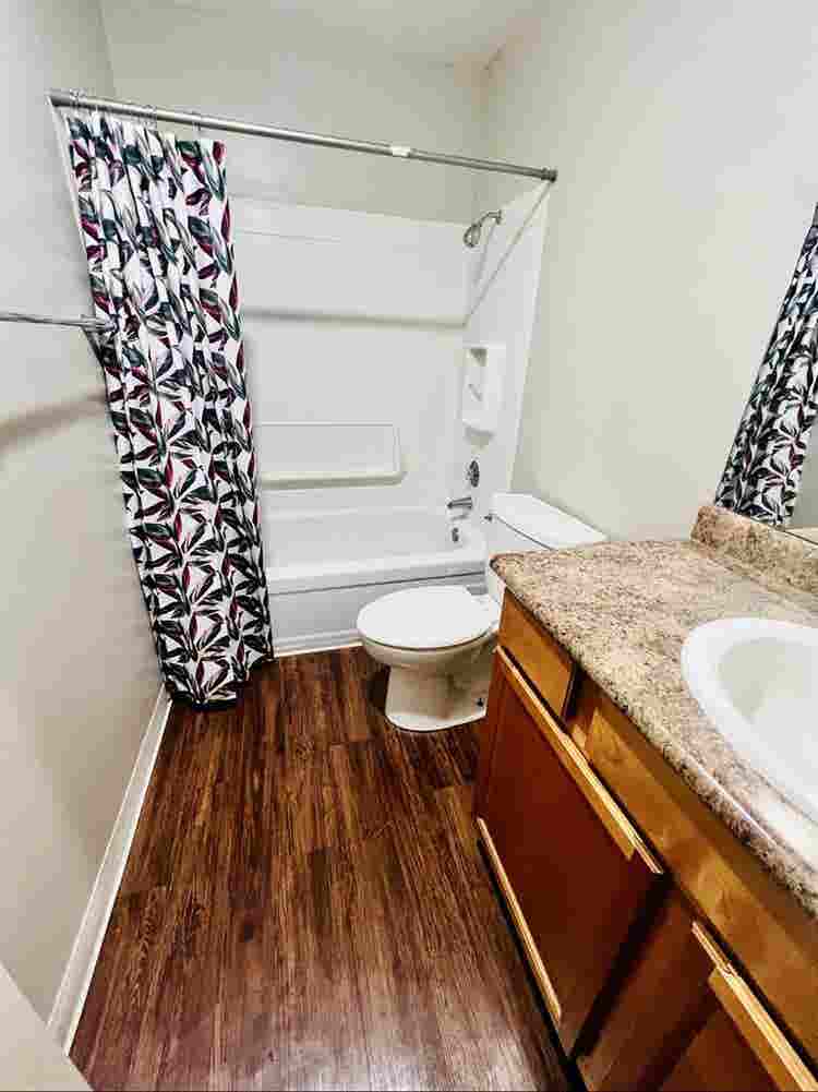 Se renta cuarto/ room for rent