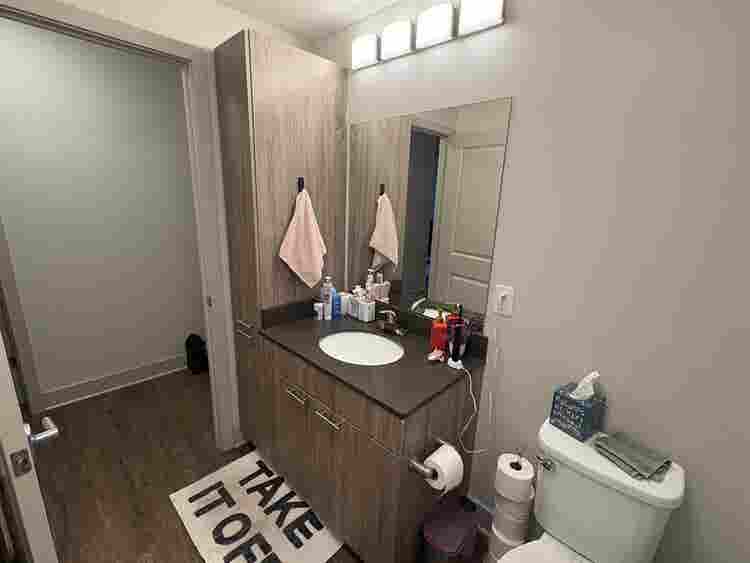 SUBLEASE  BATHROOM