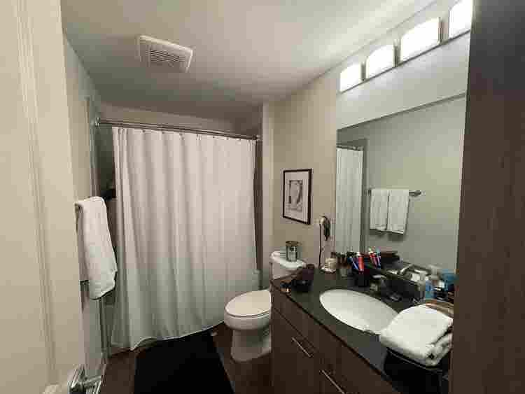 SUBLEASE  BATHROOM