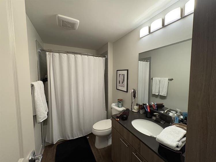 SUBLEASE BATHROOM