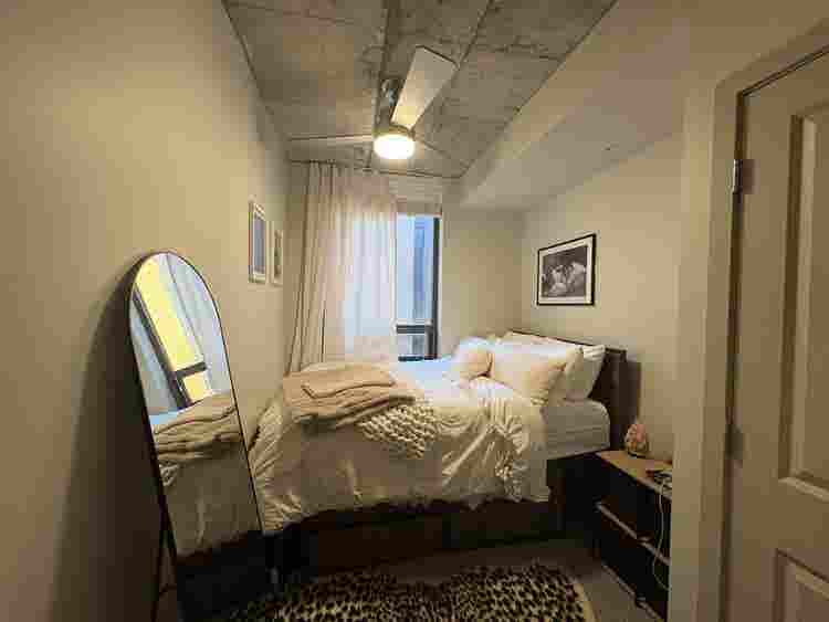 SUBLEASE  BATHROOM